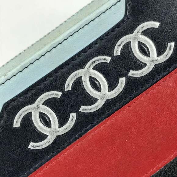 CHANEL Authentic Black Leather Wallet - Picture 11 of 16